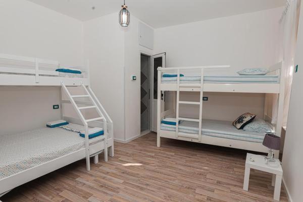 Nana Hostel Vlore Ngoại thất bức ảnh