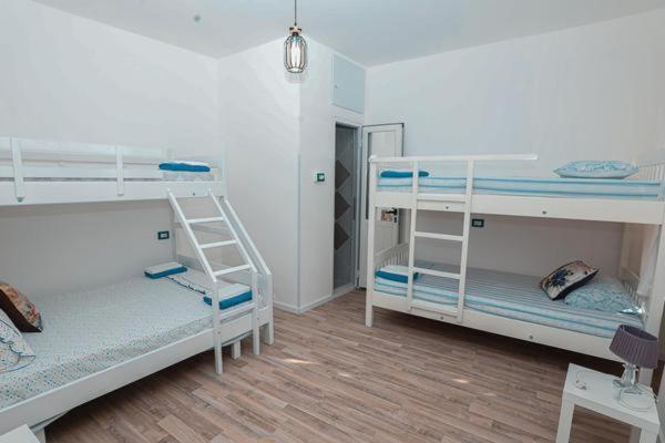 Nana Hostel Vlore Ngoại thất bức ảnh