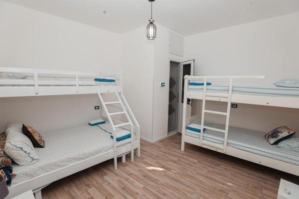Nana Hostel Vlore Ngoại thất bức ảnh